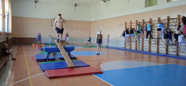 Супергеройская полоса препятствий и острые ощущения в комнате страха.