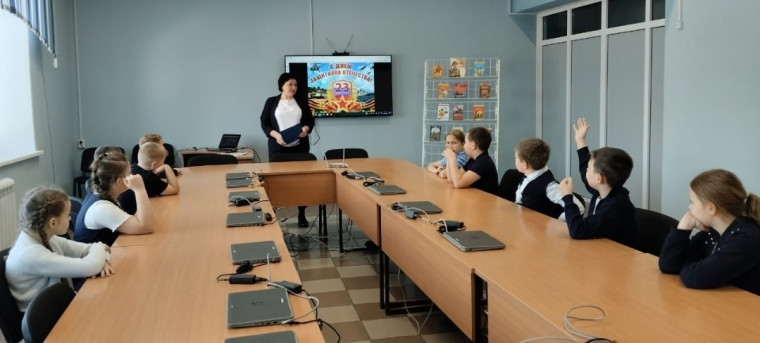 Библиотечный час "Слава тебе, солдат".